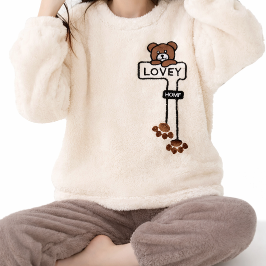 Pyjama Femme Polaire Ultra Doux “Lovey” – Confort & Chaleur à la Maison 🤍